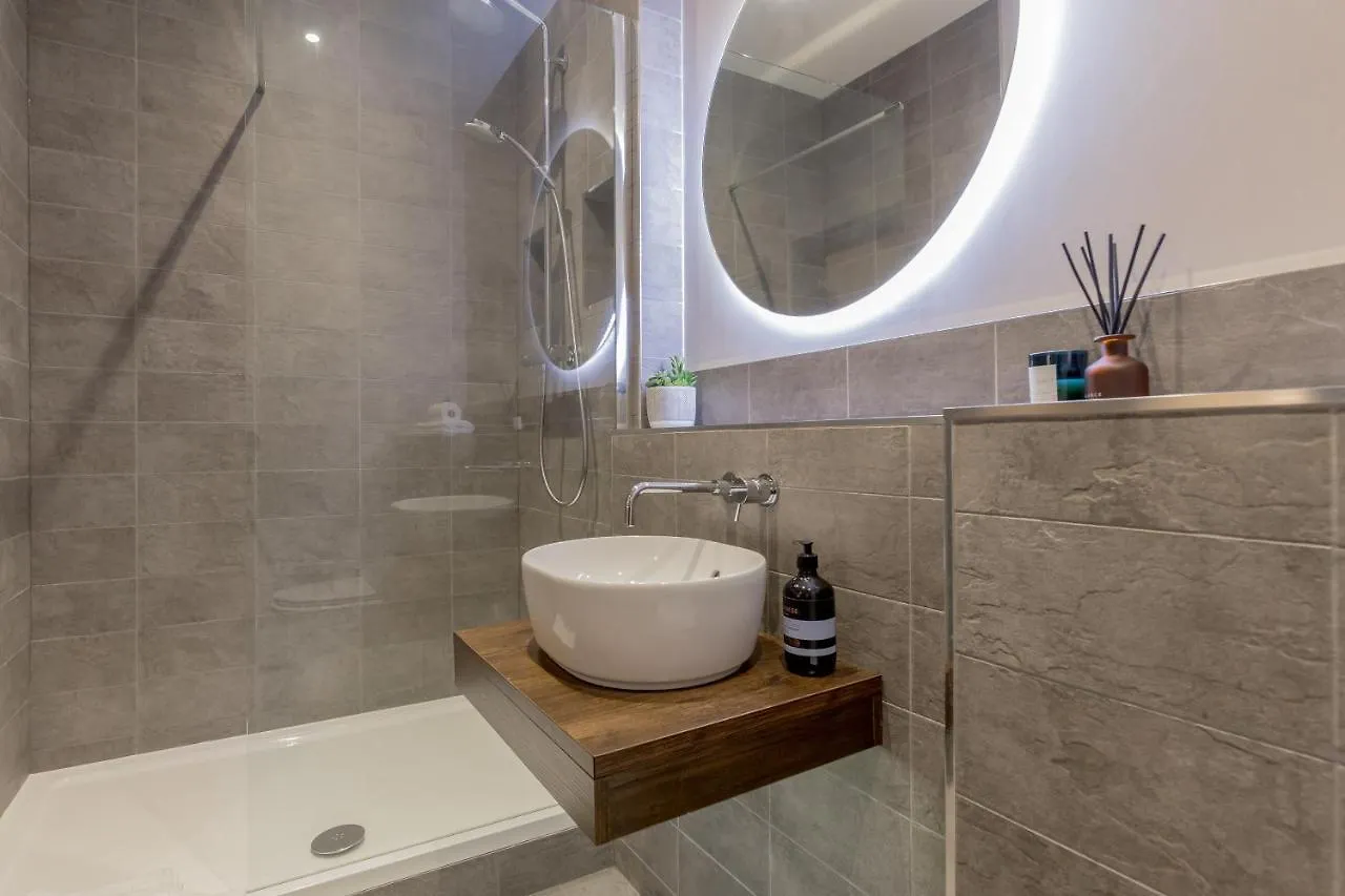 Bohemian Luxury Accommodation In The Heart Edinburghs Leith District 0*, Edinburgh